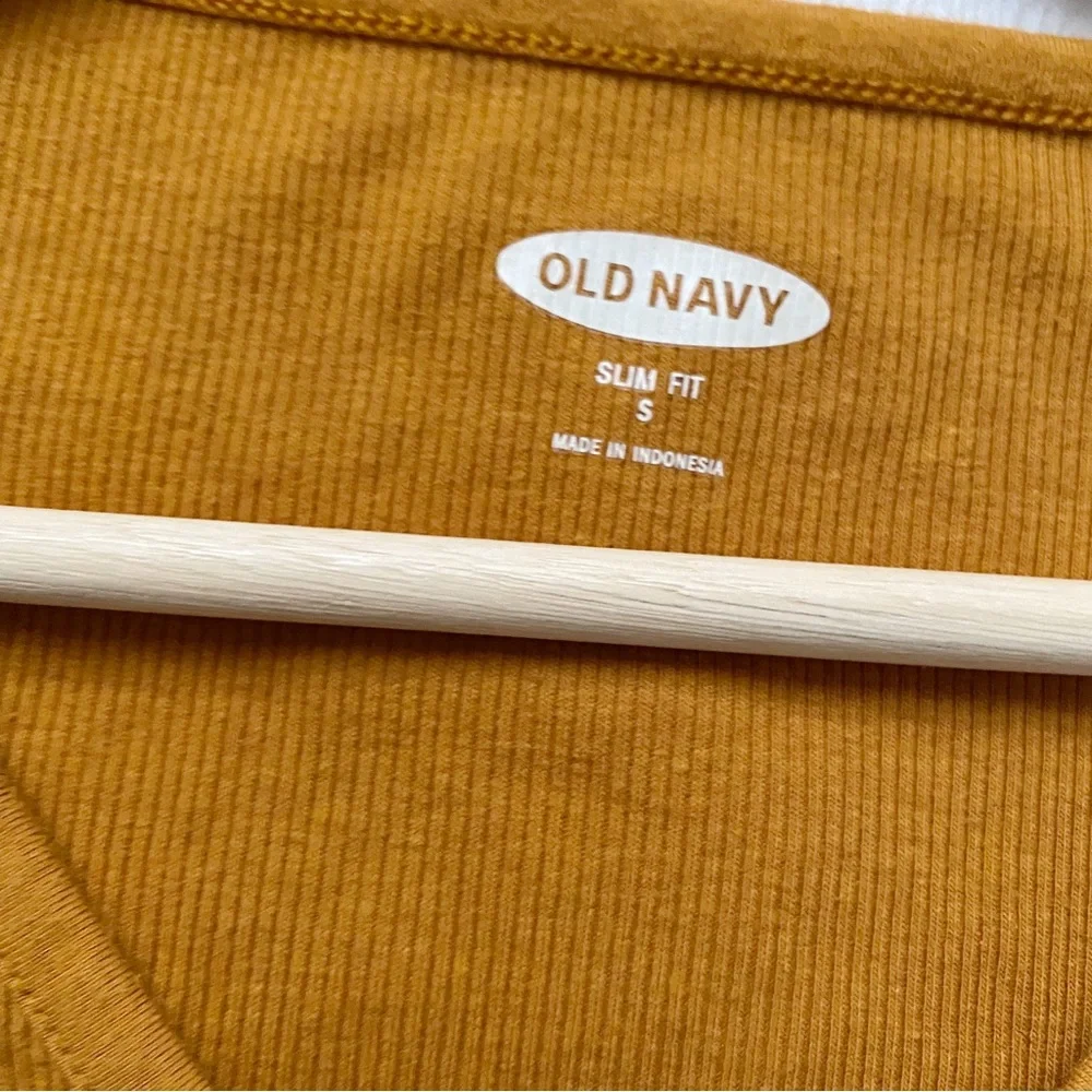 Slim Fit Ribbed Henley - Picture 5 of 9